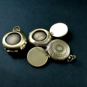 5pcs 16mm round bezel tray setting flower engraved brass antiqued bronze vintage style fold photo locket pendant charm 1111047