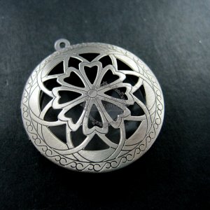 5pcs 33MM vintage style antiqued silver flower engraved filigree round photo locket pendants DIY supplies 1113019