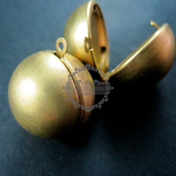 5pcs 20mm round ball raw brass vintage ball locket,ball photo locket,wholesale 1110017 - Click Image to Close