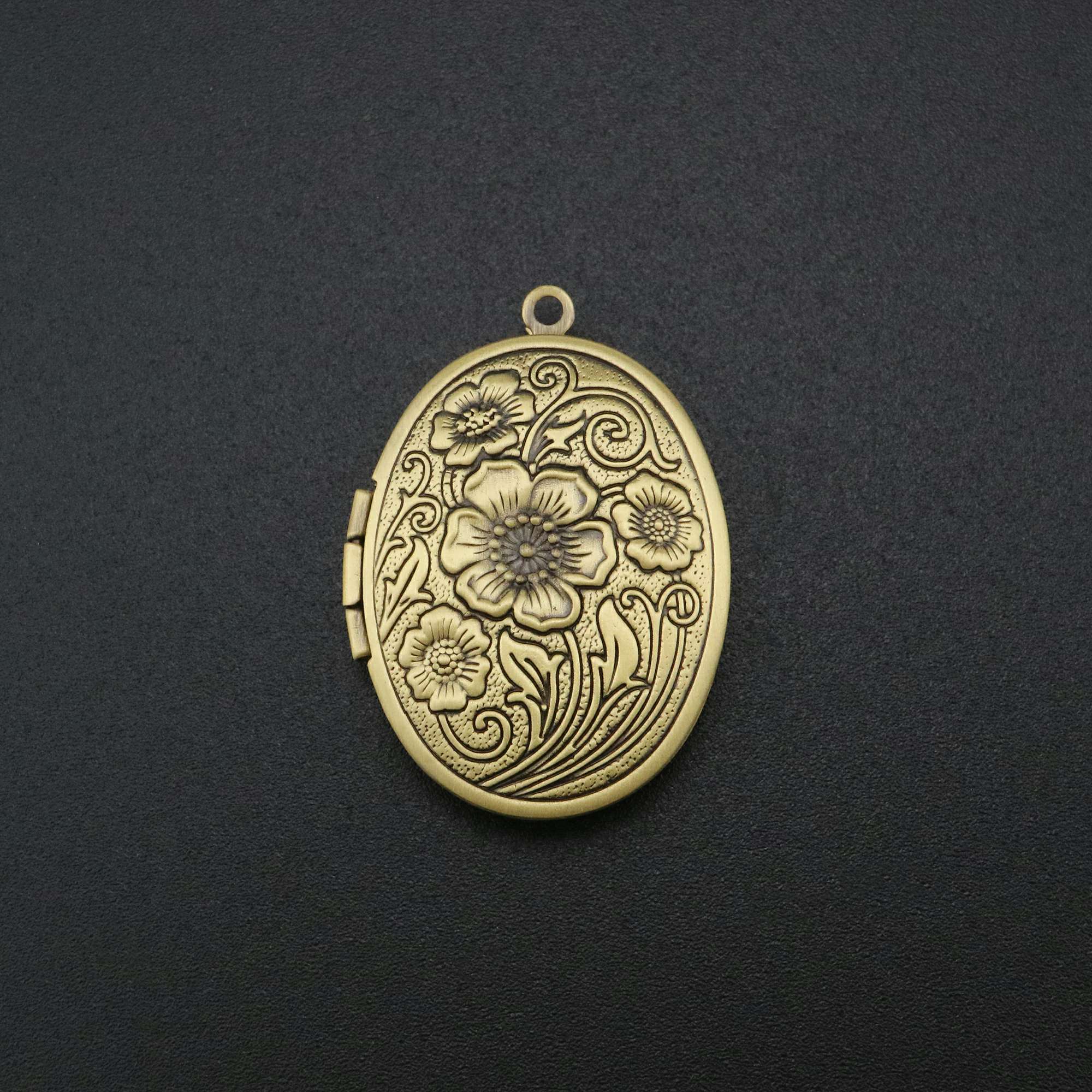 5Pcs 23x29mm brass antiqued silver,bronze,silver flower engraved vintage oval photo locket pendant charm supplies 1121052 - Click Image to Close