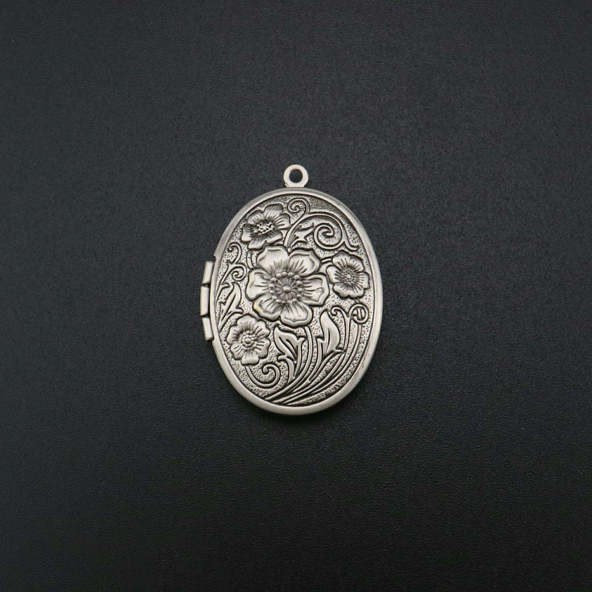 5Pcs 23x29mm brass antiqued silver,bronze,silver flower engraved vintage oval photo locket pendant charm supplies 1121052 - Click Image to Close