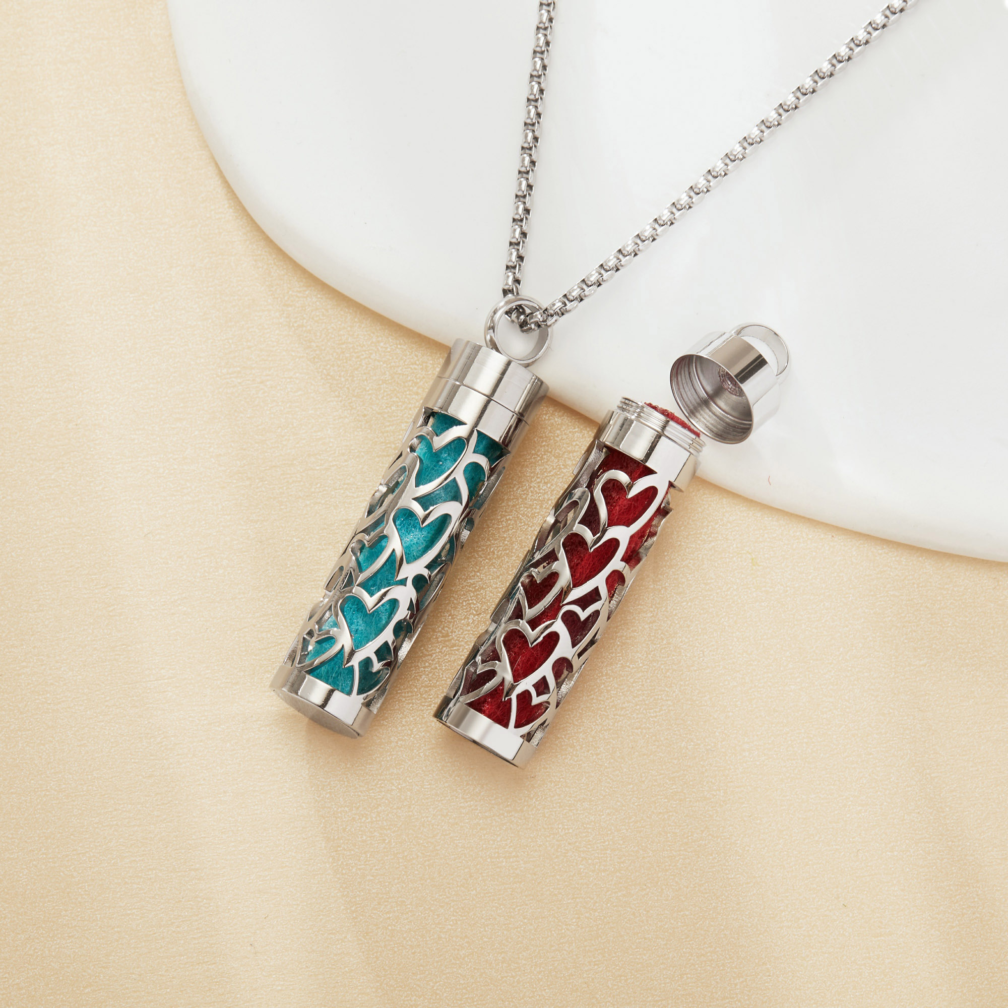 Hollow Heart Aroma Diffuser Pendnat Necklace Stainless Steel Perfume Diffuser with Sponge 1190071 - Click Image to Close