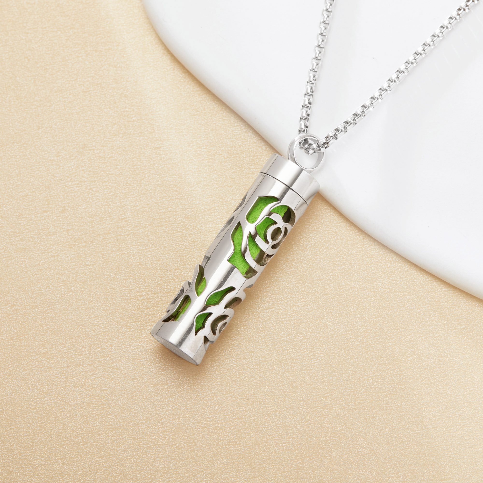 Hollow Rose Flower Aroma Diffuser Pendnat Necklace Stainless Steel Perfume Diffuser with Sponge 1190073 - Click Image to Close