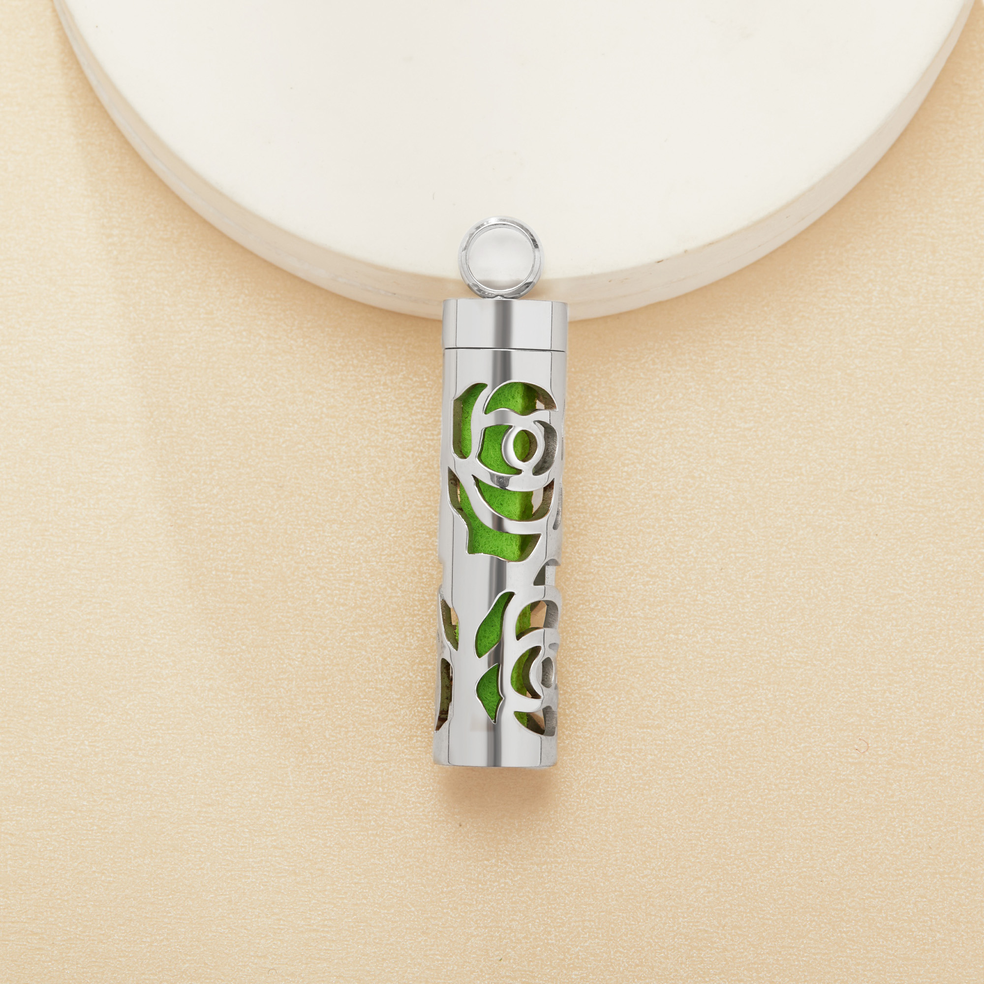 Hollow Rose Flower Aroma Diffuser Pendnat Necklace Stainless Steel Perfume Diffuser with Sponge 1190073 - Click Image to Close