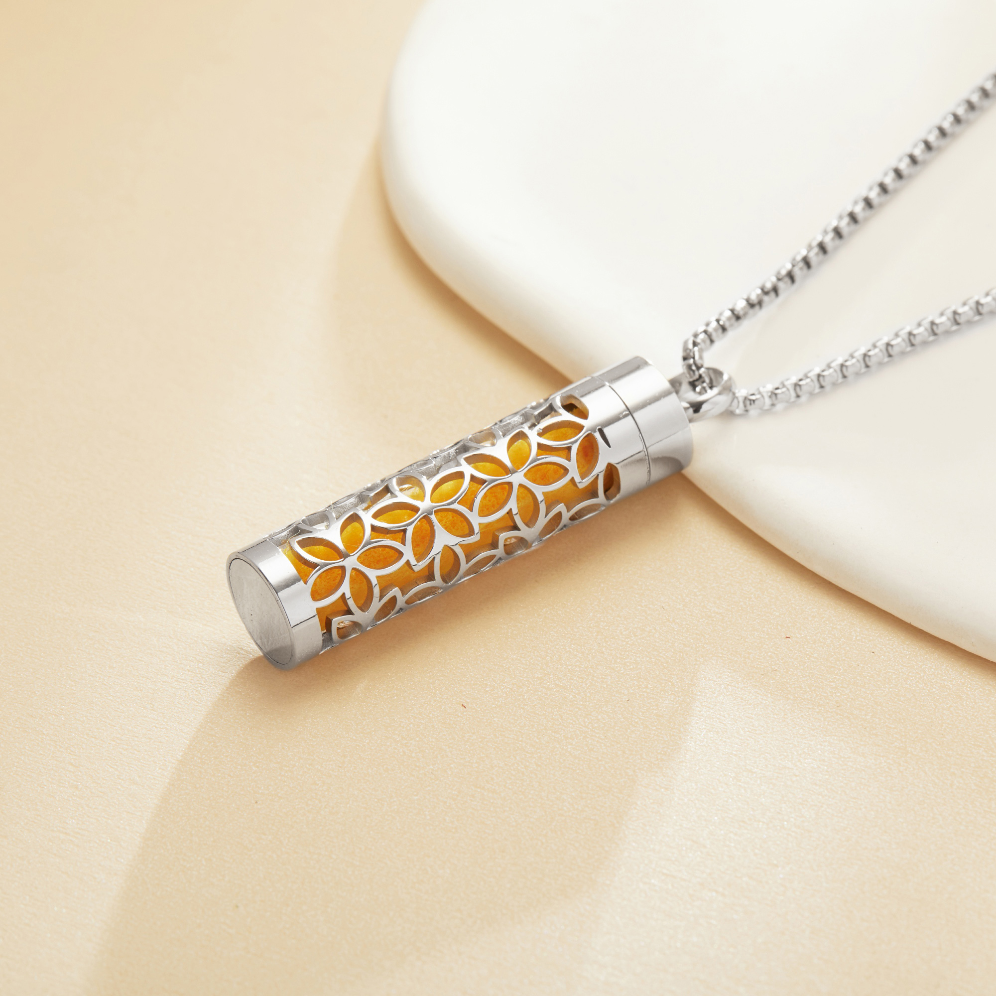 Hollow Flower Aroma Diffuser Pendnat Necklace Stainless Steel Perfume Diffuser with Sponge 1190075 - Click Image to Close