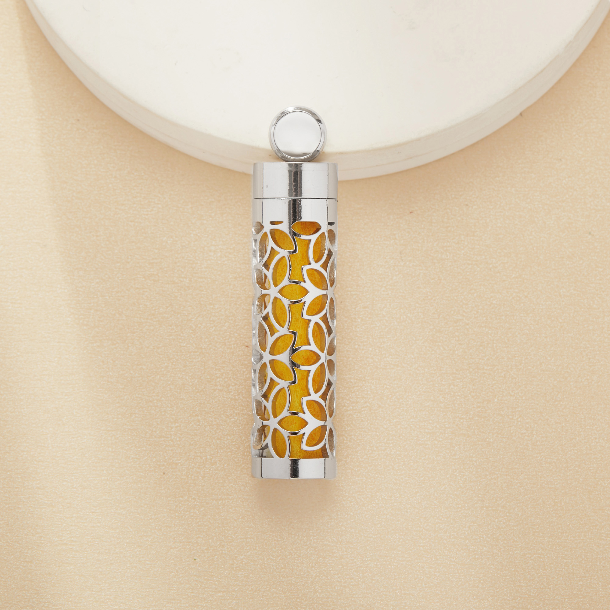Hollow Flower Aroma Diffuser Pendnat Necklace Stainless Steel Perfume Diffuser with Sponge 1190075 - Click Image to Close