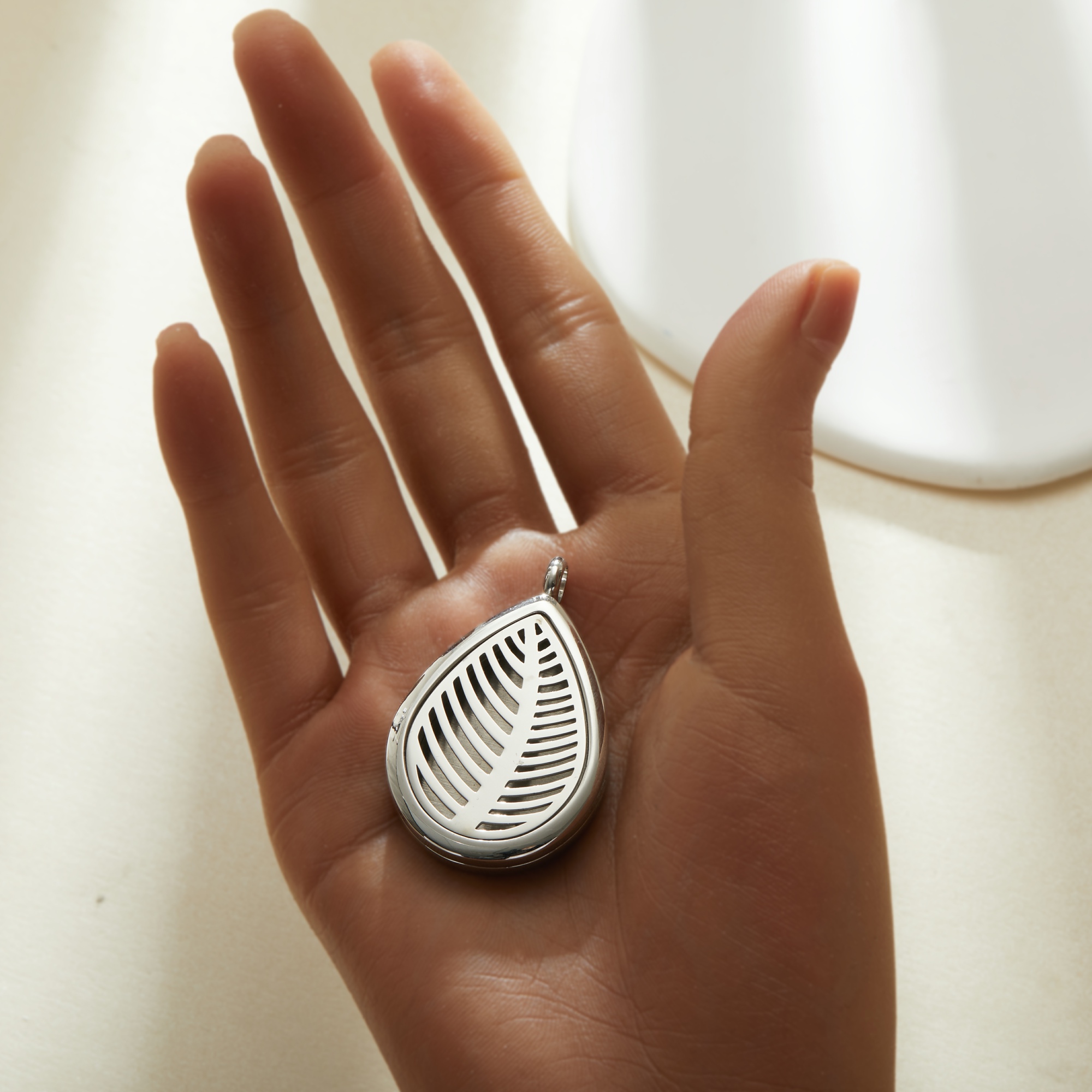 Tree Branch Filligree Perfume Aroma Diffuser Photo Locket,Vintage Styles Stainless Steel Pear Drop Pendant,DIY Keepsake Memorial Pendant Charm Supplies 1190086