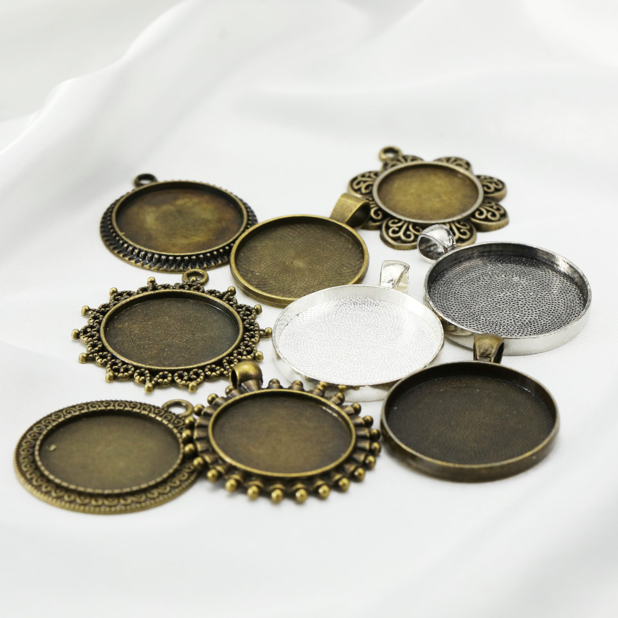20Pcs Assortment 25-30MM Round Bronze Antiqued Pendant Settings Bezel Alloy Cabochon Charm Tray for Resin DIY Jewelry Supplies 1411309 - Click Image to Close