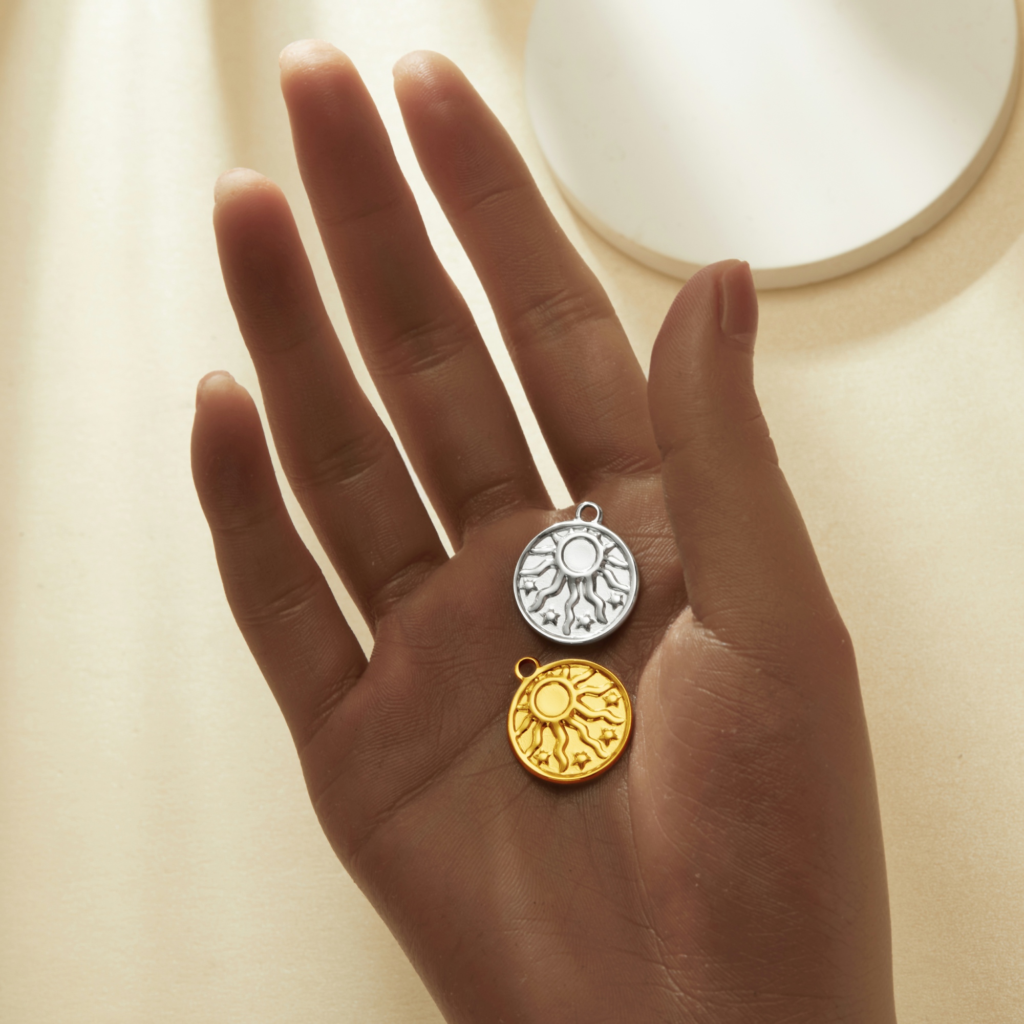 5MM Keepsake Breast Milk Resin Round Bezel Sun Star Pendant Settings,Gold Plated Stainless Steel Pendant,Vintage Styles Sun Pendant 1411427 - Click Image to Close