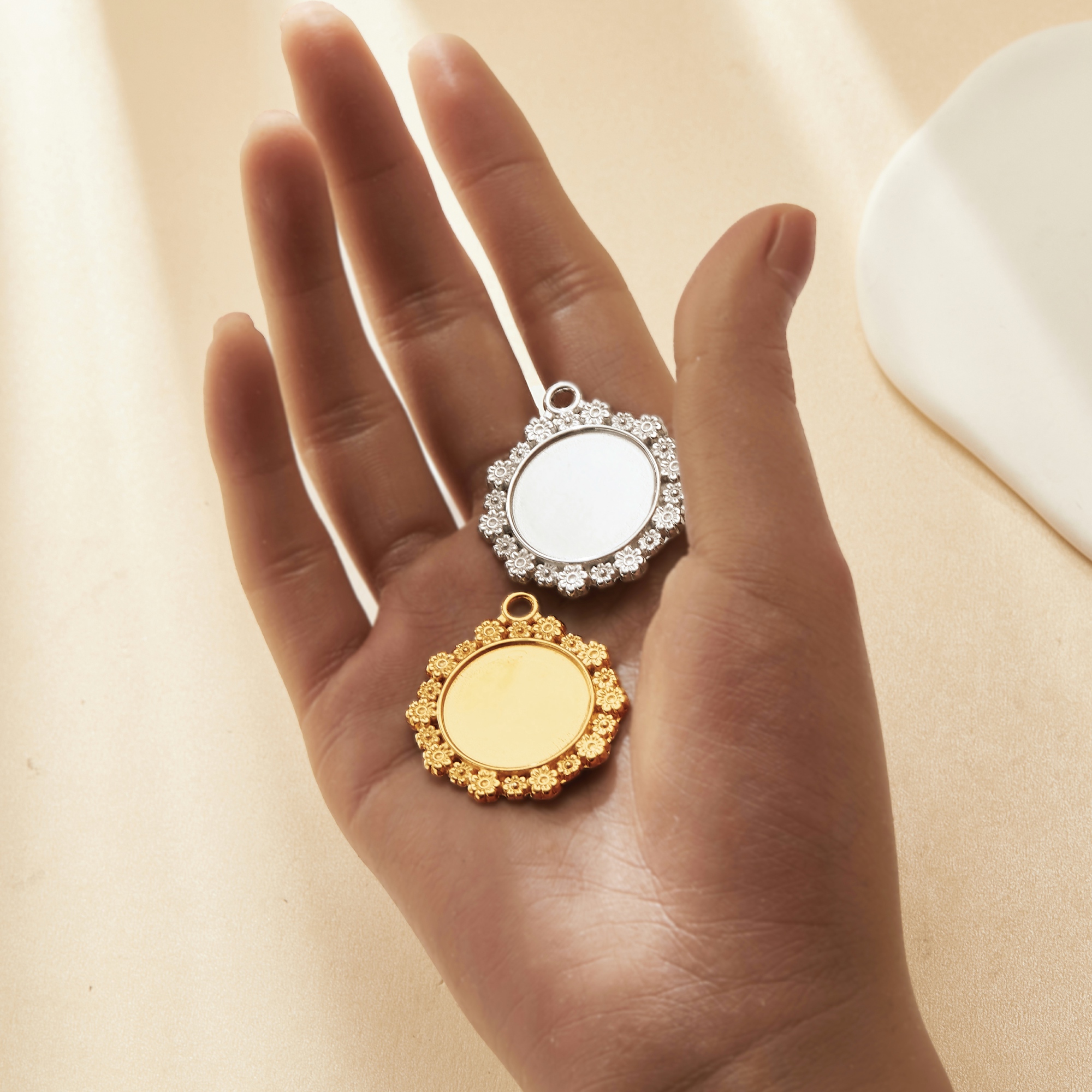 Keepsake Breastmilk Stainless Steel Round Bezel Pendant,Flower Art Deco Round Pendant Charm,Silver Gold Pendant,DIY Pendant Supplies 1411439 - Click Image to Close