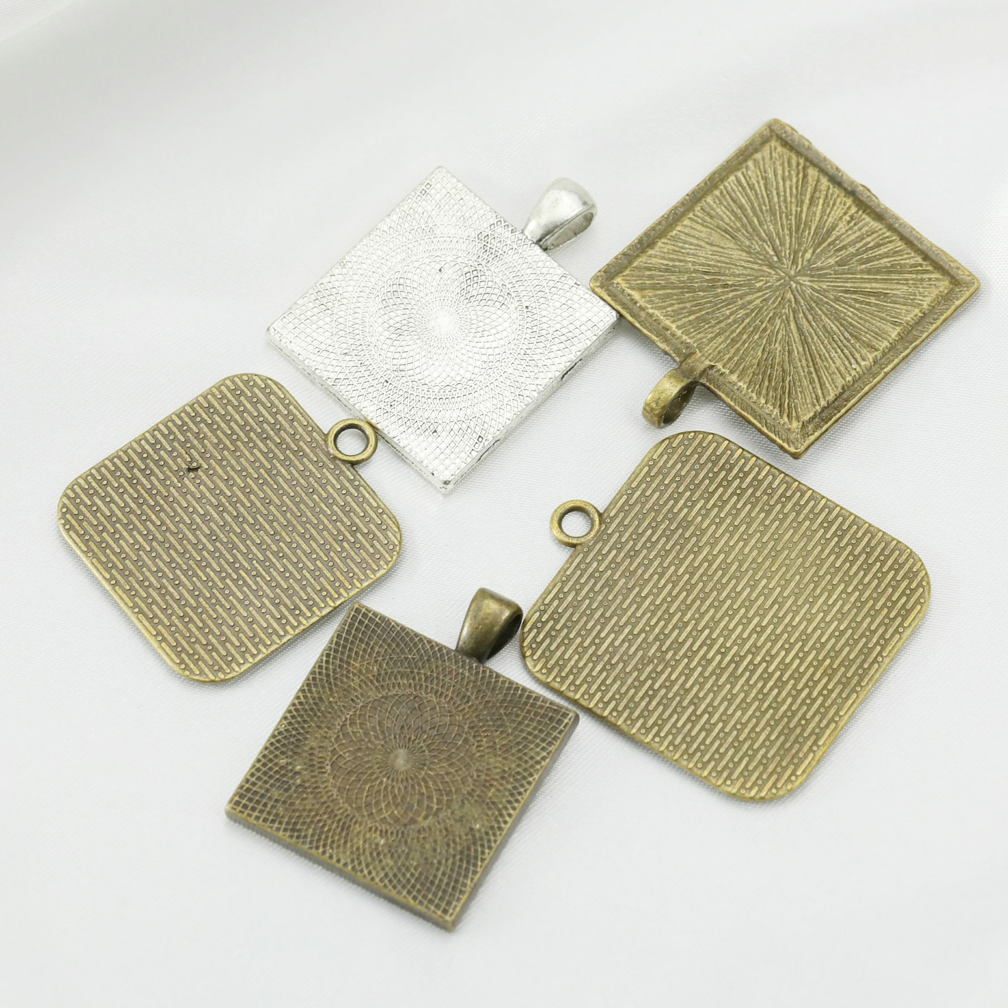 20Pcs Assortment 25MM Square Antiqued Bronze Pendant Settings for Resin DIY Jewelry Supplies 1431127 - Click Image to Close