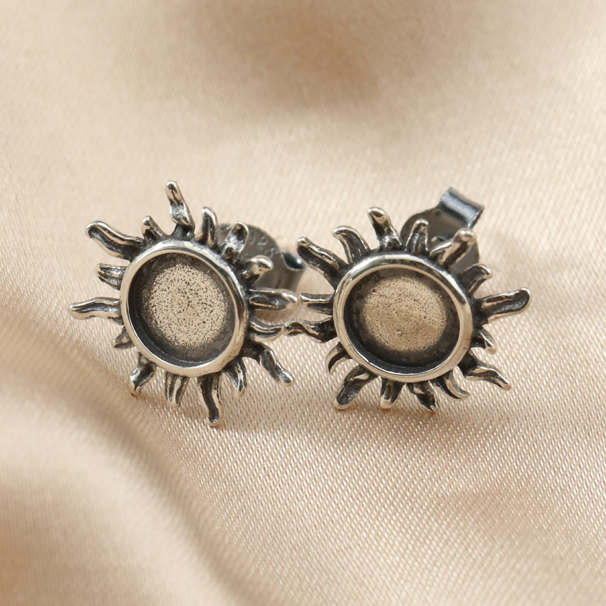 6MM Round Studs Earrings Settings Bezel Sun Antiqued Solid 925 Sterling Silver Earrings Supplies for Resin 1702237 - Click Image to Close