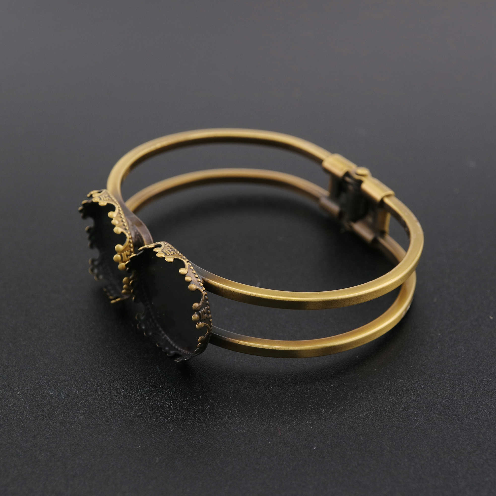 1Pcs Vintage Style Brass Bronze 20MM Round Crown Bezel Bracelet Bangle Settings DIY Supplies 60MM Diameter 1900231 - Click Image to Close