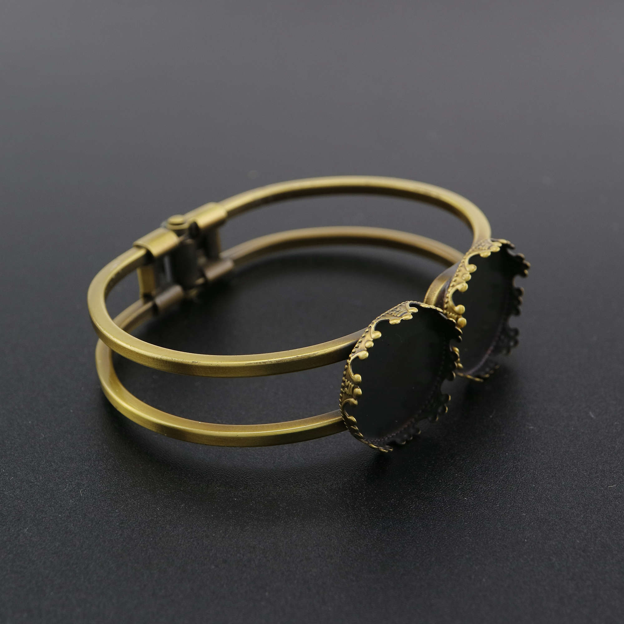 1Pcs Vintage Style Brass Bronze 20MM Round Crown Bezel Bracelet Bangle Settings DIY Supplies 60MM Diameter 1900231 - Click Image to Close