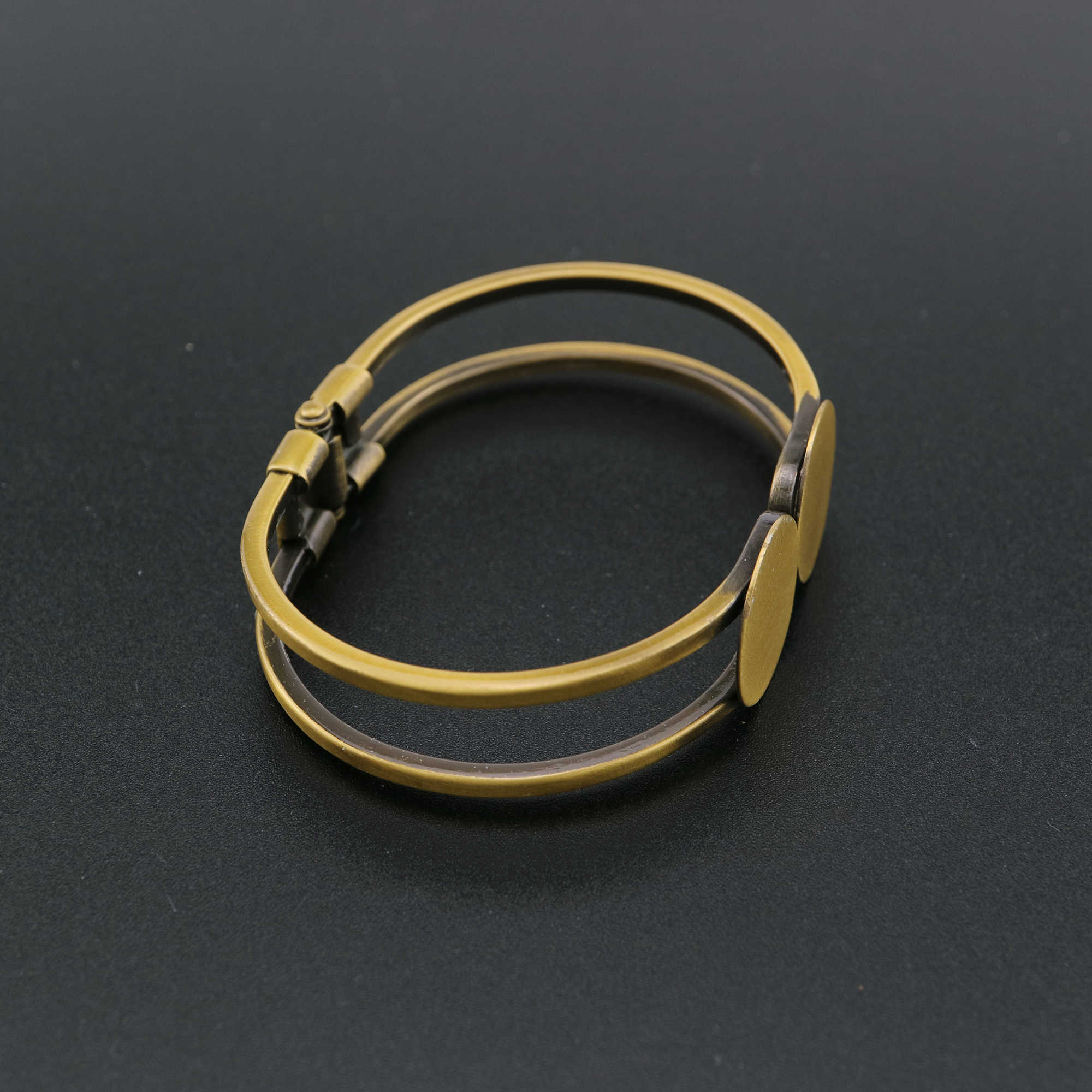 1Pcs Vintage Style Brass Bronze 18MM Round Disc Bracelet Bangle Settings DIY Supplies 60MM Diameter 19002388 - Click Image to Close