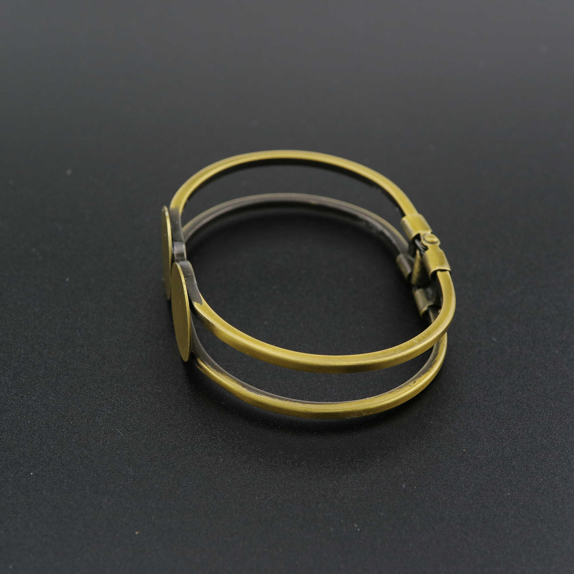 1Pcs Vintage Style Brass Bronze 18MM Round Disc Bracelet Bangle Settings DIY Supplies 60MM Diameter 19002388 - Click Image to Close