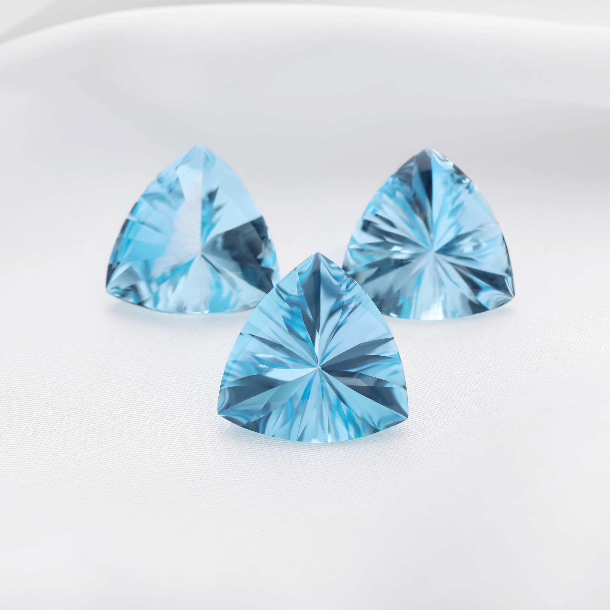 Large Trillion Cut Nature Swiss Blue Topaz Gemstone,November Birthstone,Blue Triangle Gemstone,DIY Jewelry Supplies - Click Image to Close